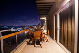 Roots Hotel & Apartment