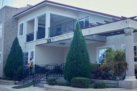 9 Roses Hotel