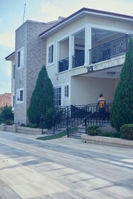 9 Roses Hotel