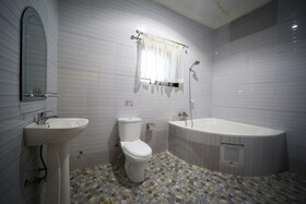 Riverbreeze Hotel