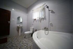 Riverbreeze Hotel