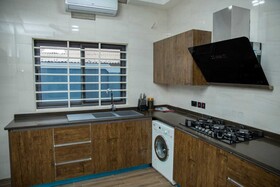 Js Way Apartments And Executive Hotel
