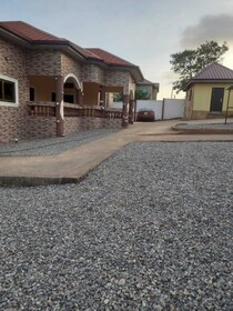 Osvee Guest House And Apartments