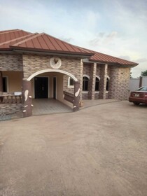 Osvee Guest House And Apartments