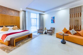 Alisa Hotel Tema