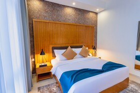 Alisa Hotel Tema