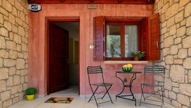 Pyrgos Ralli Estate Apartments & Suites