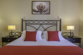 Oasis Beach Hotel & Spa
