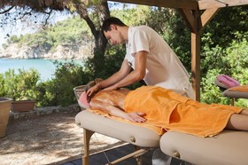 Alonissos Beach Bungalows & Suites Hotel