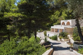 Alonissos Beach Bungalows & Suites Hotel