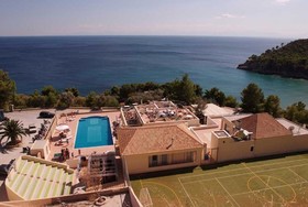Alonissos Beach Bungalows & Suites Hotel