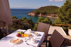 Alonissos Beach Bungalows & Suites Hotel