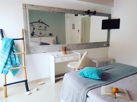 Angelos Suites
