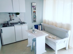Angelos Suites