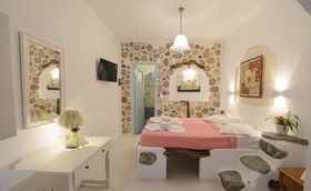 Evi's Studios Tholaria