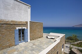 Seaside luxury villa by VillaRentalsgr