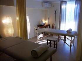 Aneroussa Beach Hotel