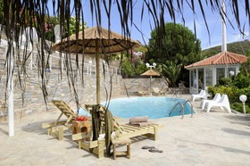 Kymothoi Rooms & Pool Bar