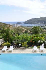 Kymothoi Rooms & Pool Bar