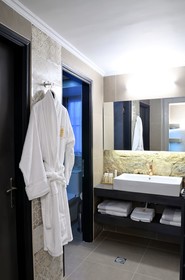 2 Mazi Suites