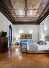 33 Solonos Suites