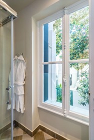 33 Solonos Suites