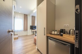 Aeiphoria Suites & Rooms