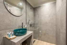 Aeiphoria Suites & Rooms