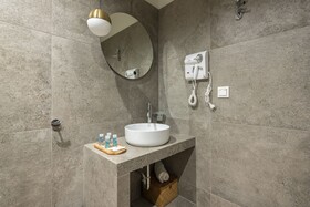 Aeiphoria Suites & Rooms