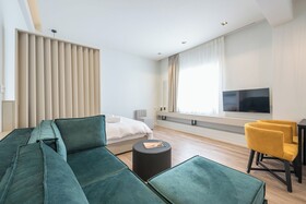 Aeiphoria Suites & Rooms