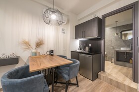 Aeiphoria Suites & Rooms