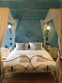 Anastazia Luxury Suites & Rooms