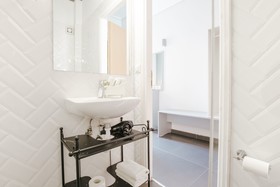 Athens Studios & Backpackers