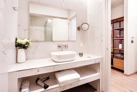 Days City Suites