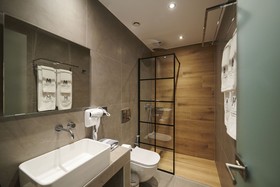 Meni Hotel