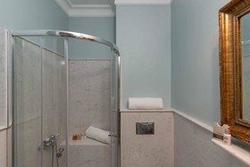 Noble Suites