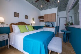 Rastoni Athens Suites Tsatsou Street