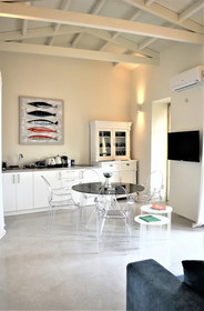 Themelio Boutique Suite