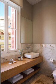 Vrachos Athens Suites