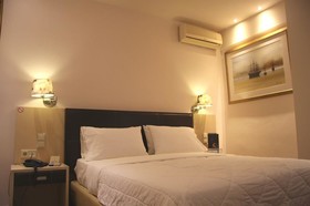 Piraeus City Hotel