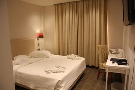 Piraeus City Hotel