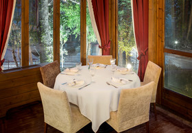 Country Club Hotel & Suites