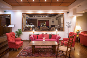 Country Club Hotel & Suites
