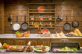 Country Club Hotel & Suites