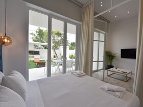 4 Elements Seaside Luxury Suites