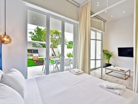 4 Elements Seaside Luxury Suites