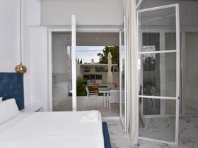 4 Elements Seaside Luxury Suites