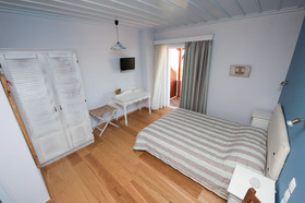 Zorbas Apartments