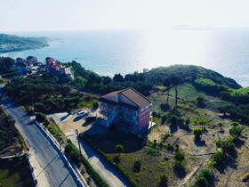 Nikos Apartments