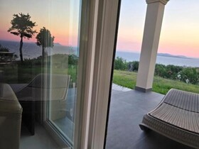 Nikos Apartments